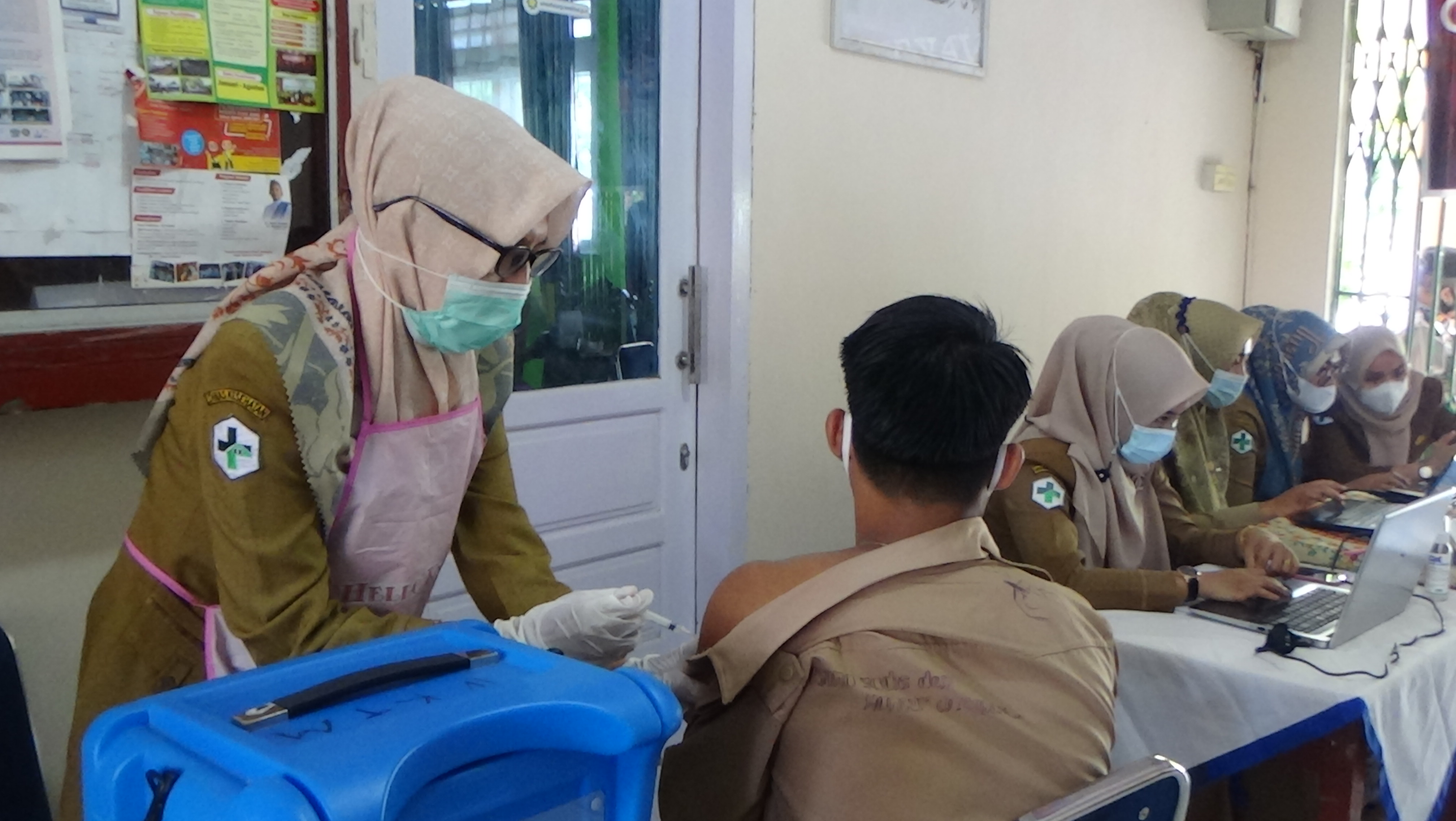 Vaksinasi Covid-19 di SMAN 1 Batang Kapas