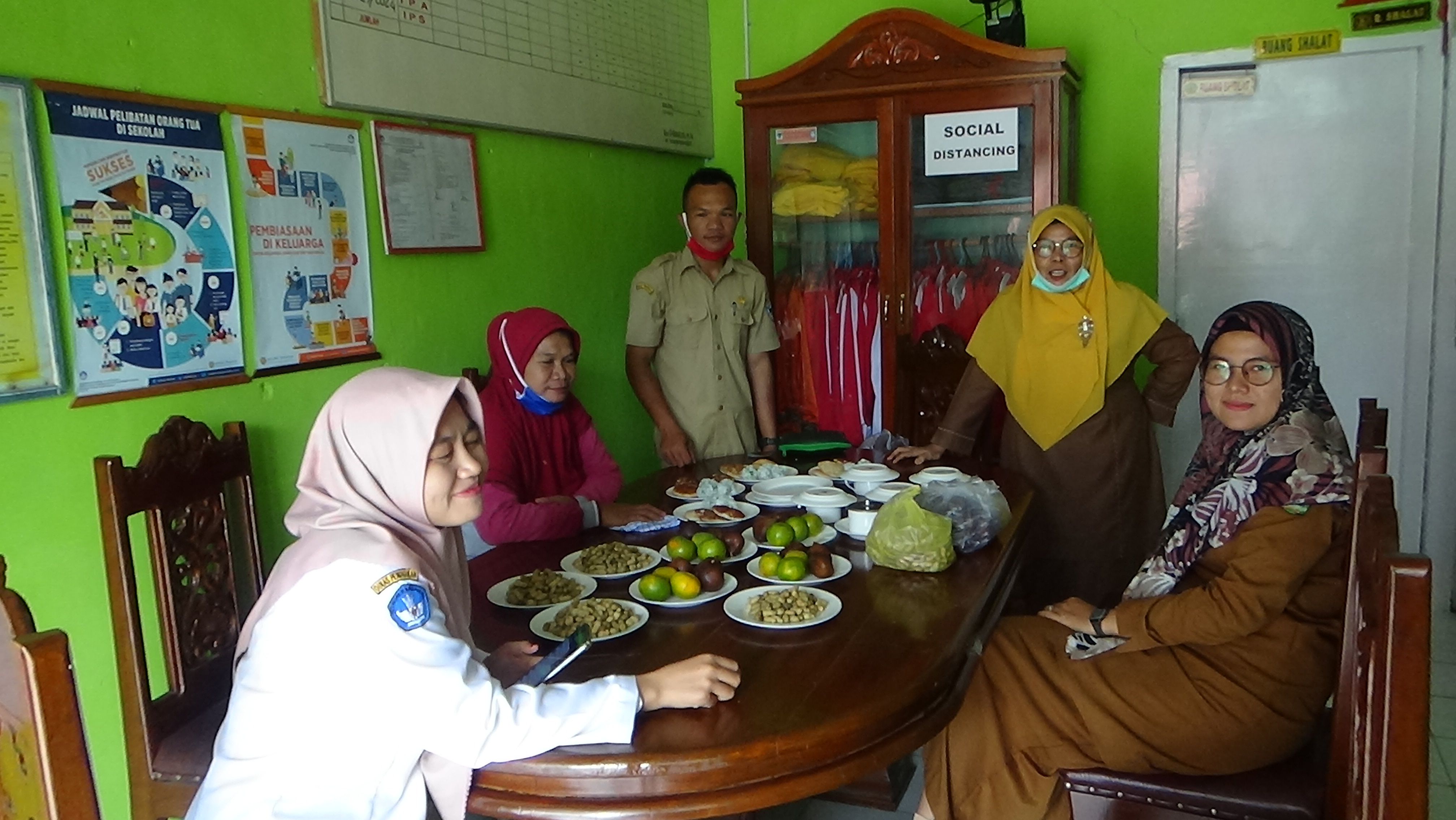 Vaksinasi Covid-19 di SMAN 1 Batang Kapas