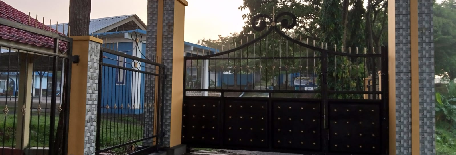 Gerbang sekolah kedua