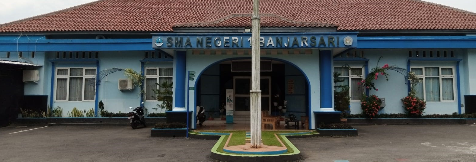 Halaman Depan Kantor
