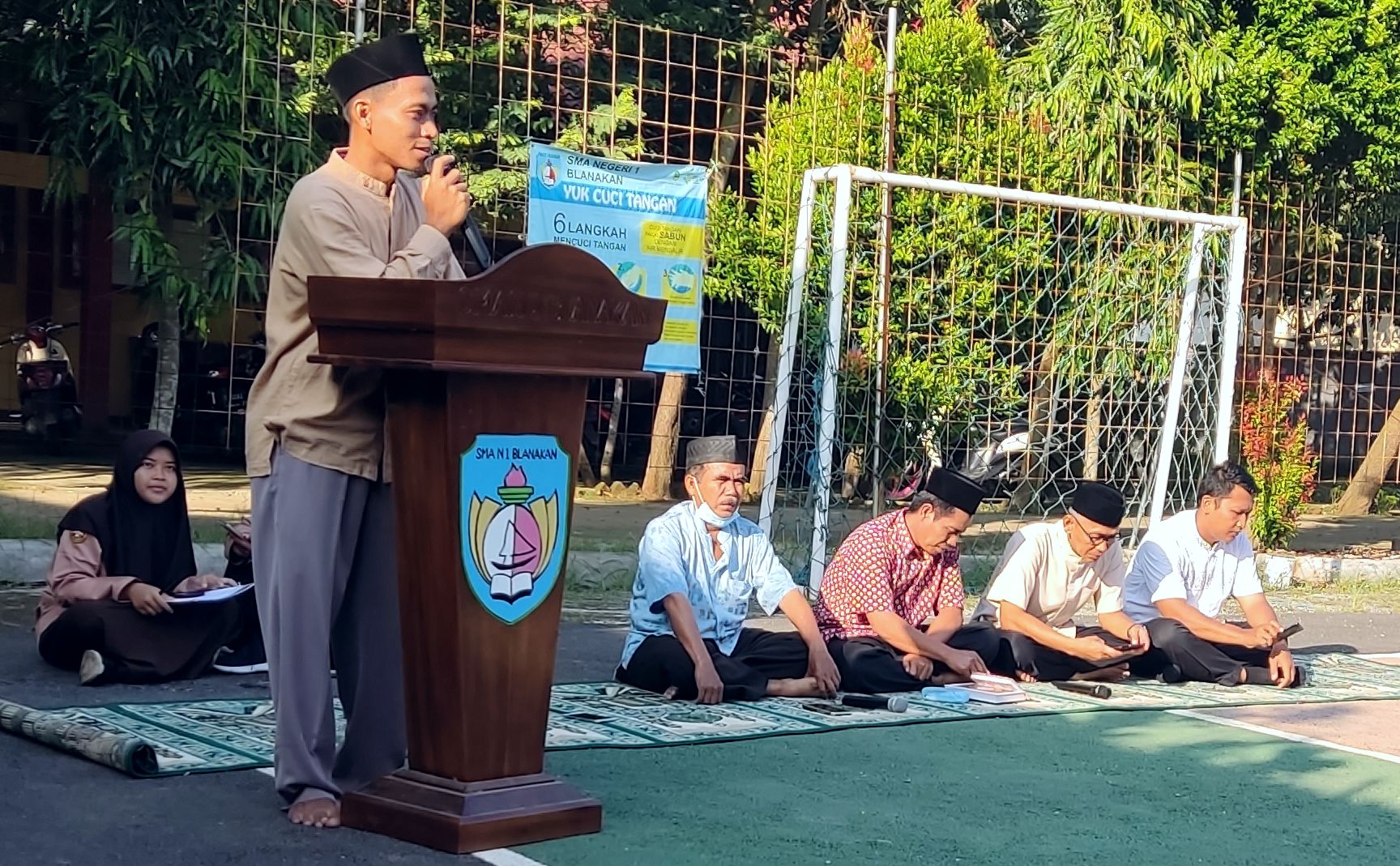 Pengisian Materi Pengajian Jum'at Pagi Oleh Bapak Heri