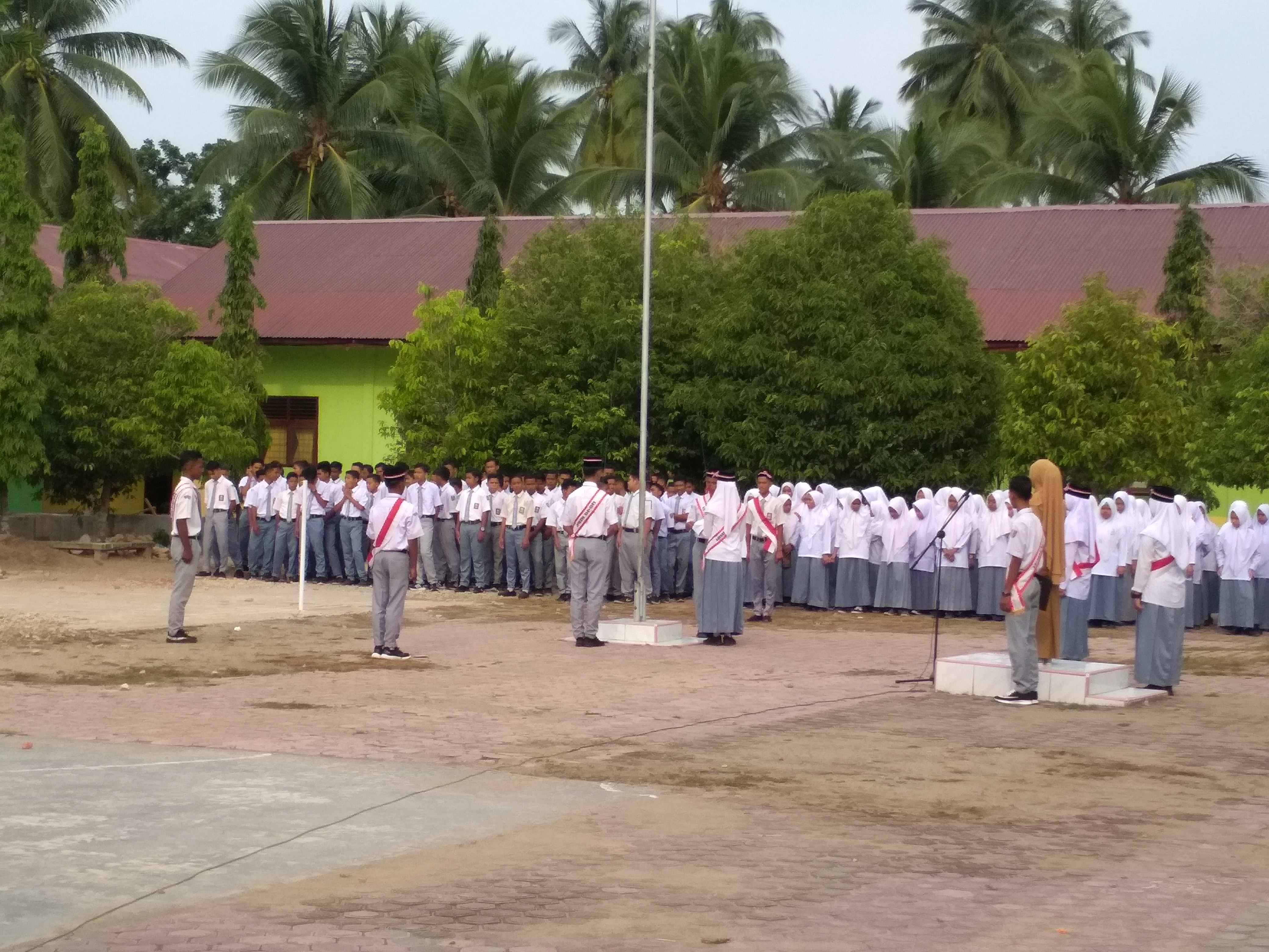 PELAKSANAAN UPACARA BENDERA