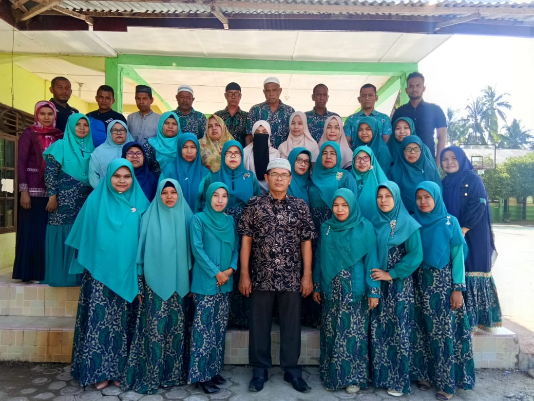 GURU DAN KEPALA SEKOLAH SMA 1 DARUL AMAN