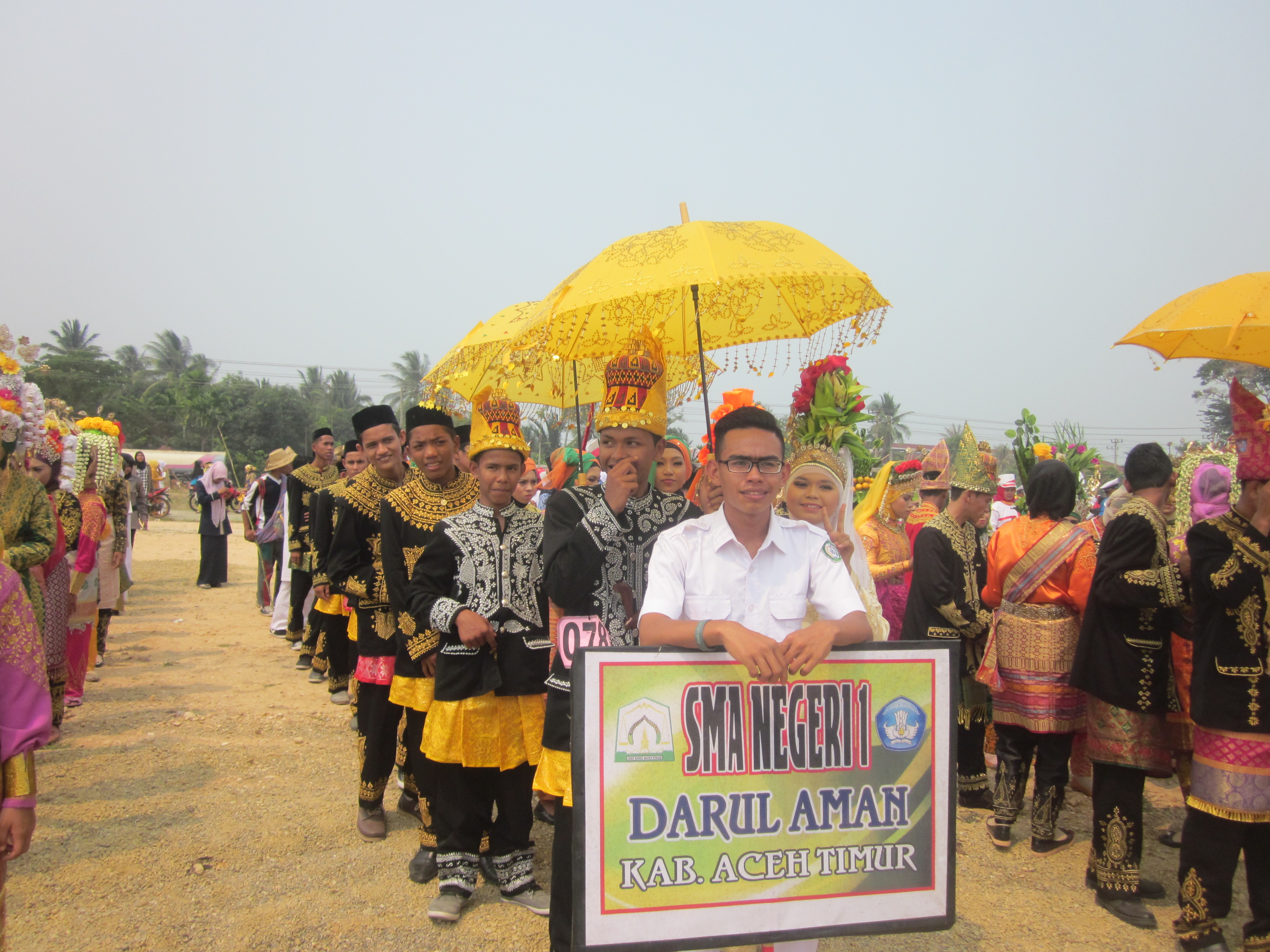 KARNAVAL (PAKAIAN ADAT)