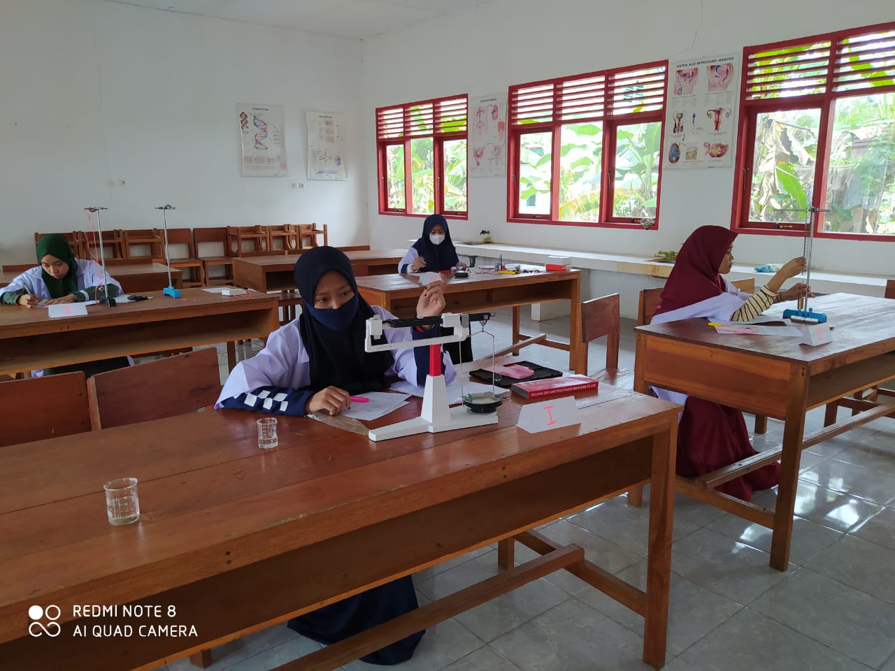 Praktikum Mata Pelajaran FISIKA