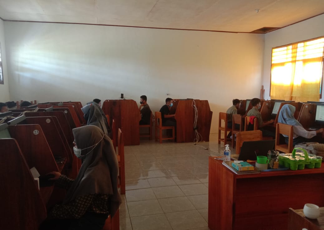 Kegiatan di Laboratorium Komputer