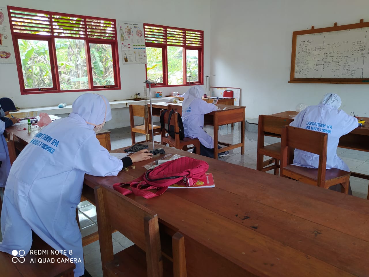 Praktikum Mata Pelajaran FISIKA