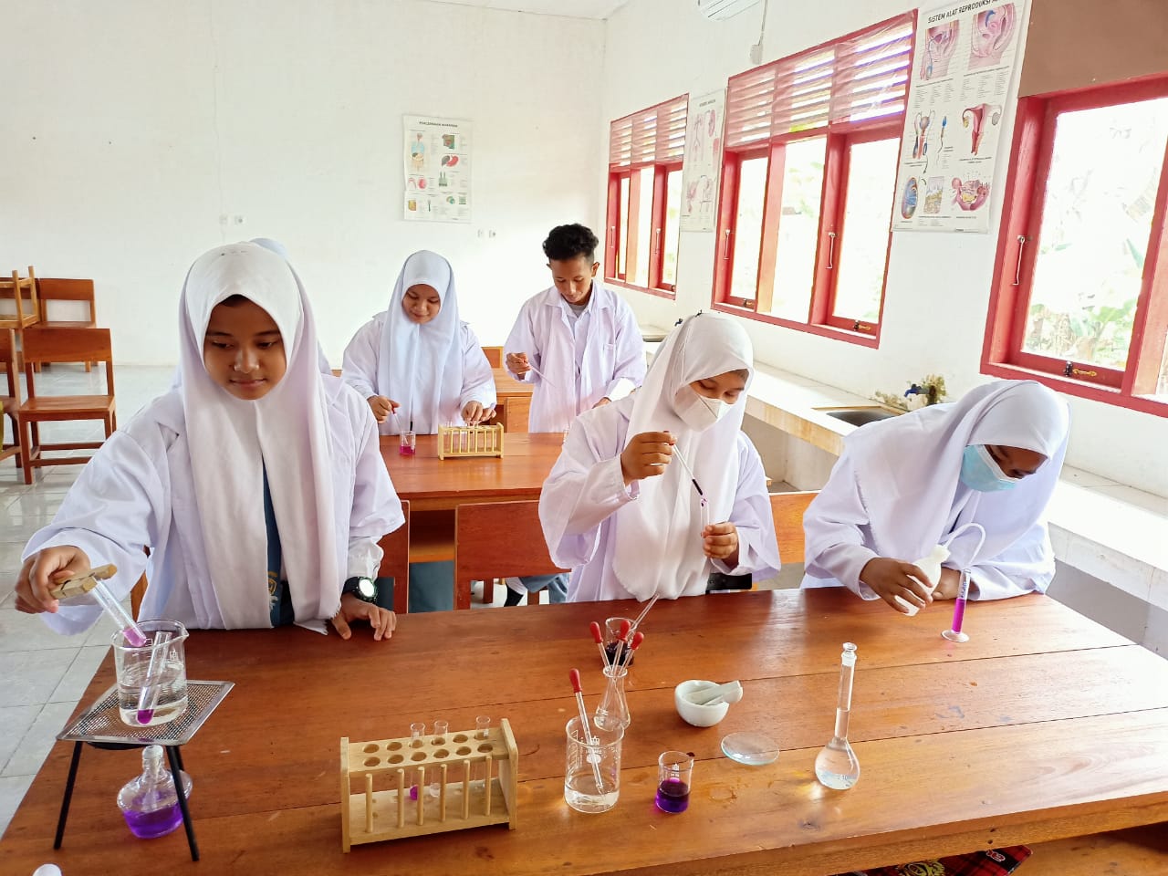 Praktikum Mata Pelajaran KIMIA