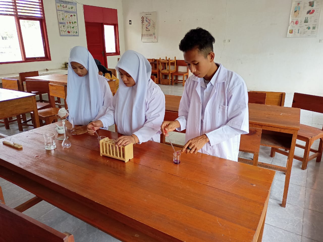 Praktikum Mata Pelajaran KIMIA