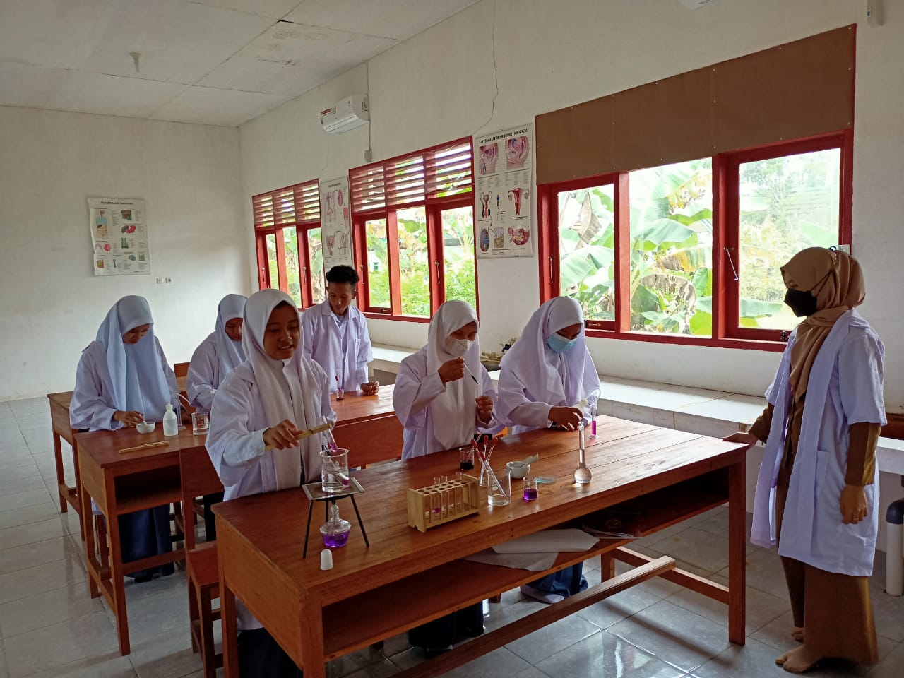 Praktikum Mata Pelajaran KIMIA