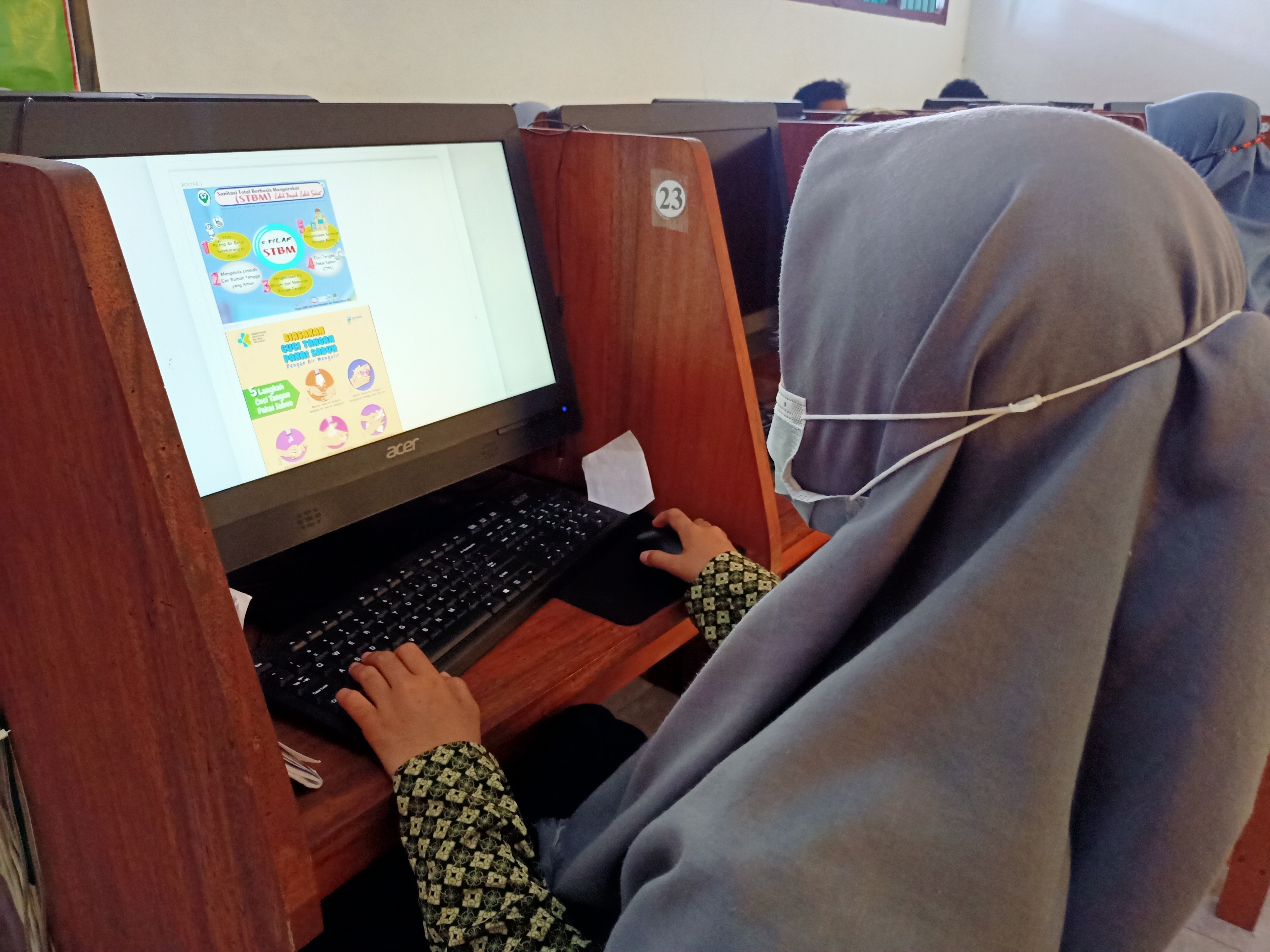 Kegiatan di Laboratorium Komputer