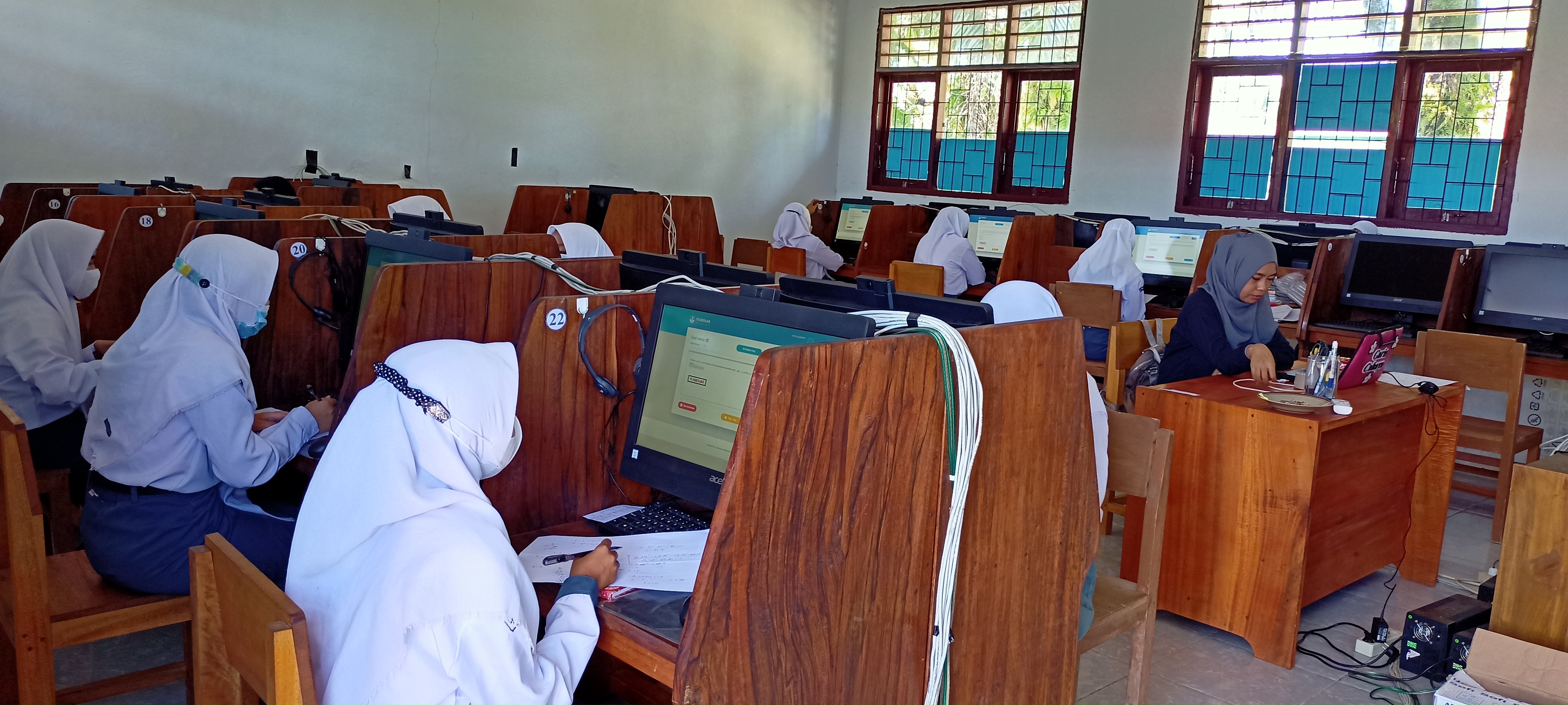 Kegiatan di Laboratorium Komputer