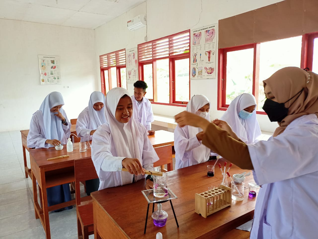 Praktikum Mata Pelajaran KIMIA