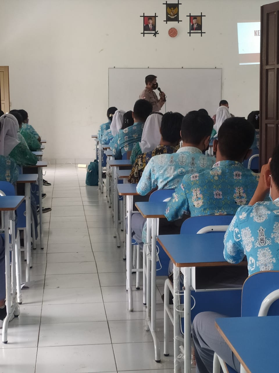 Sosialisasi dari Kepolisian di SMAN 1 Jabiren Raya