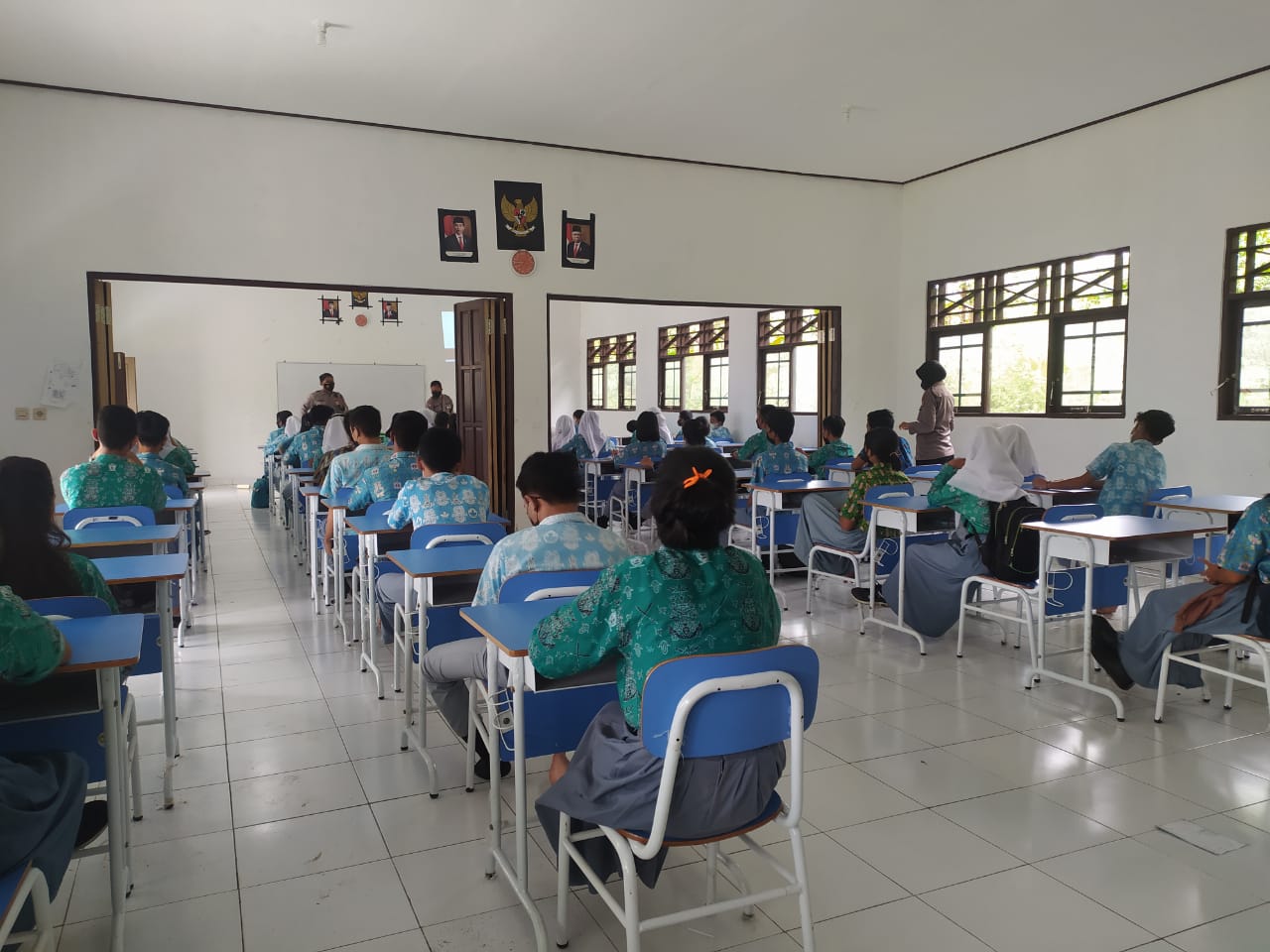 Sosialisasi dari Kepolisian di SMAN 1 Jabiren Raya