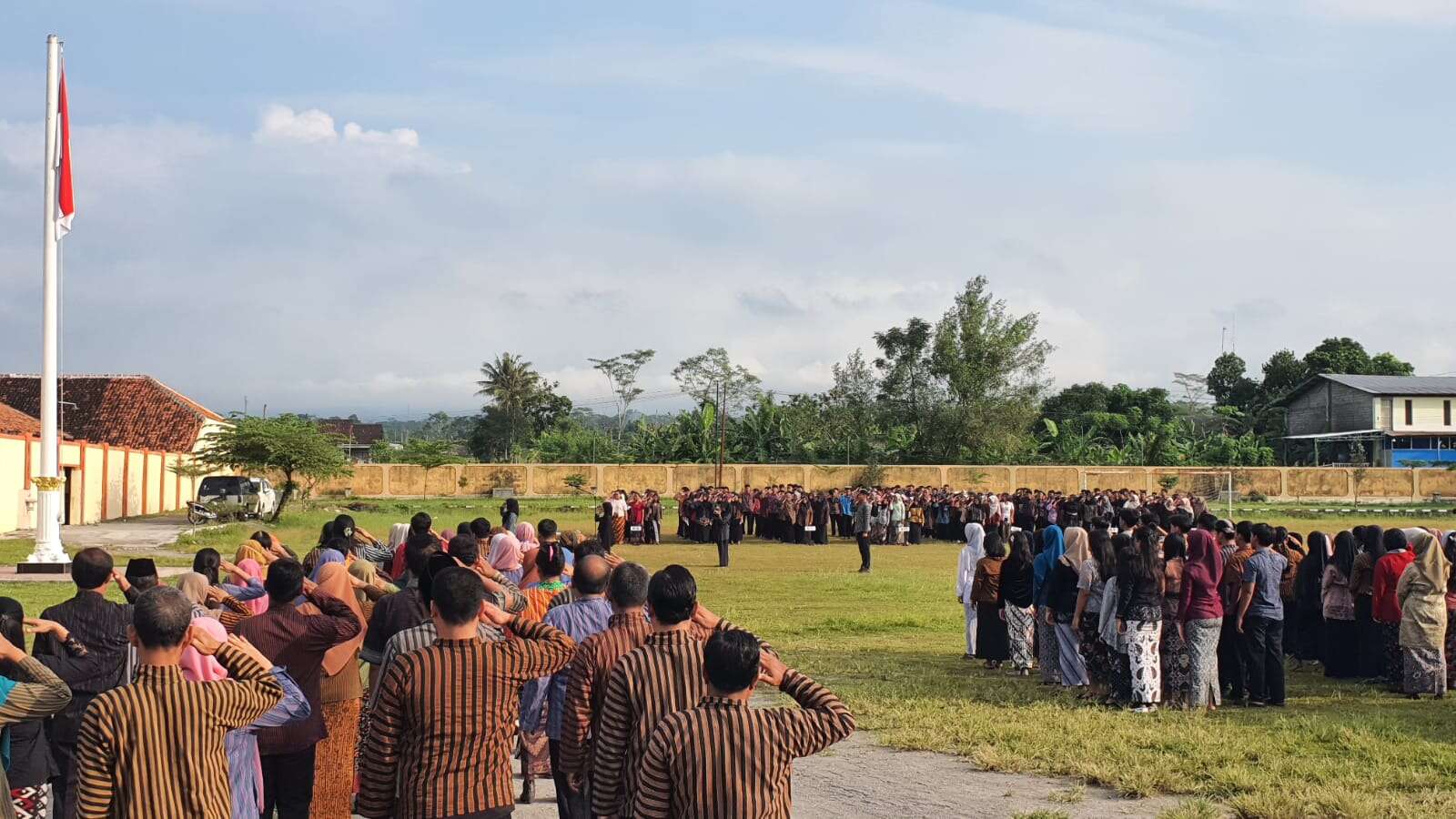 APEL PAGI MEMPERINGATI HARI KARTINI