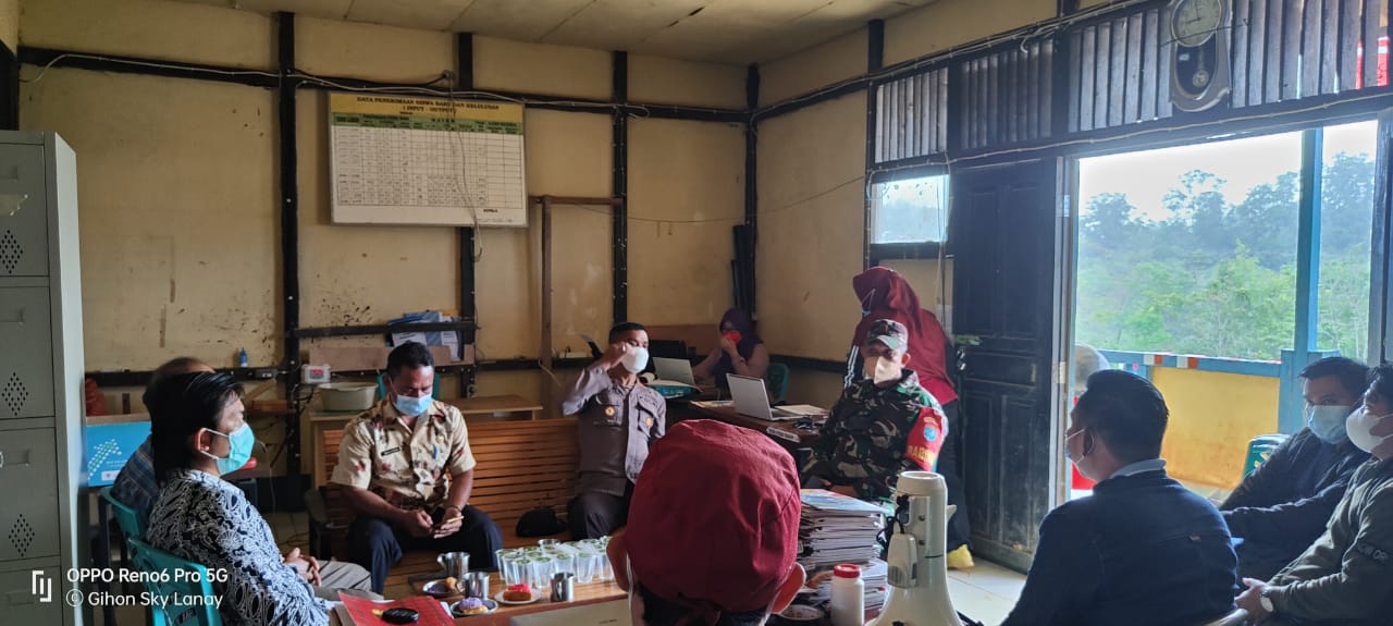 Tes Swab Antigen di SMA Negeri 1 Kayan Hulu