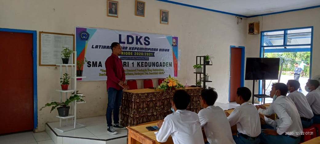 Latihan Dasar Kepemimpinan Siswa (LDKS)