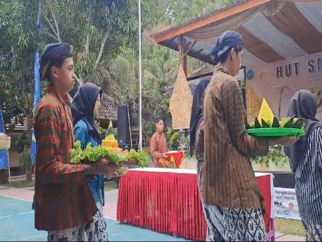 KIRAB TUMPENG | SMA NEGERI 1 KOKAP