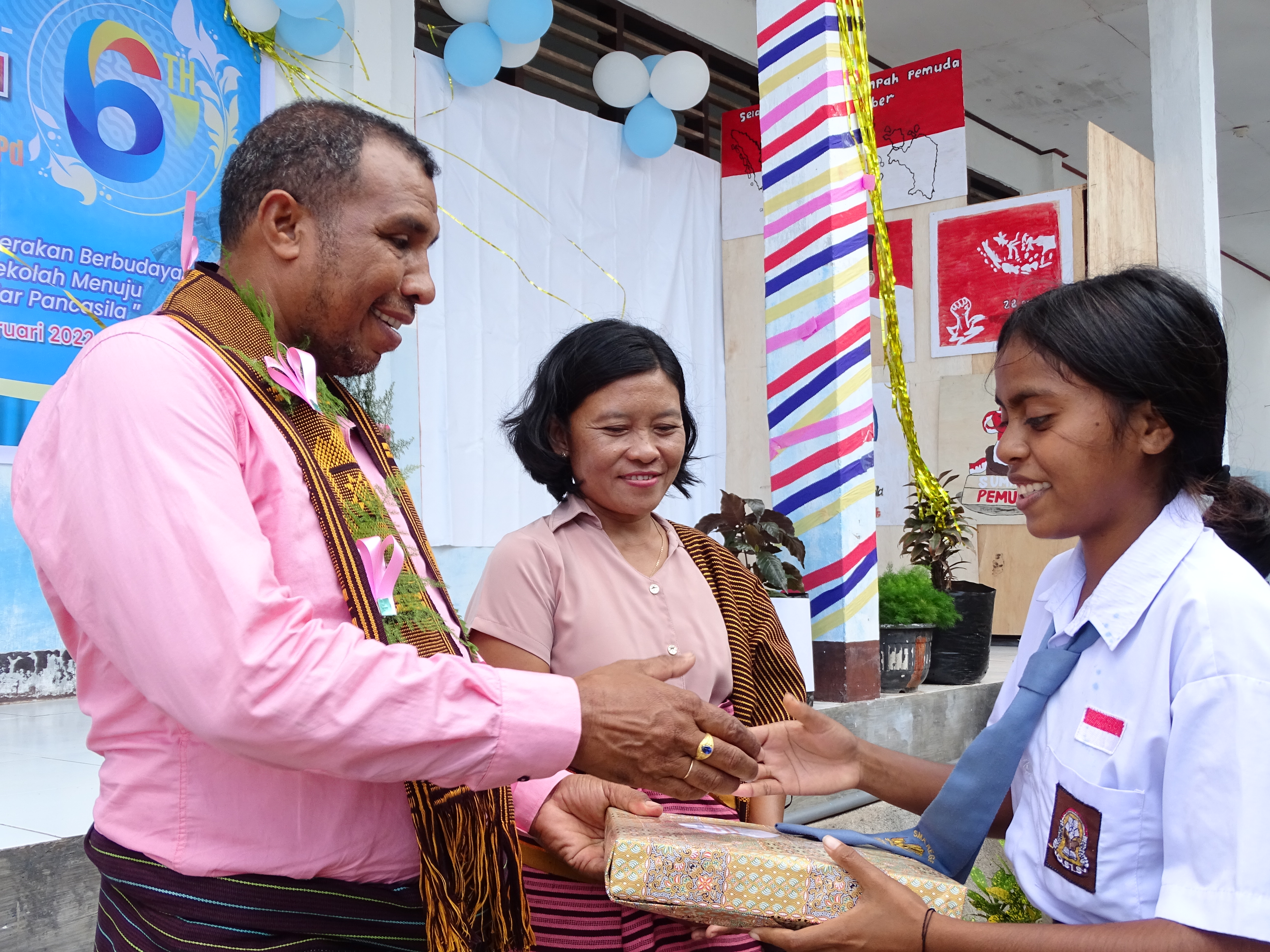 HUT KE 6 SMANSA LEBATUKAN & PERPISAHAN DENGAN KEPALA SEKOLAH PERDANA