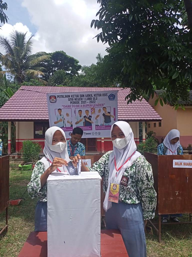 PEMILIHAN DAN PELANTIKAN KETUA OSIS, DAN WAKIL BESERTA PENGURUS OSIS PERIODE 2021 - 2022
