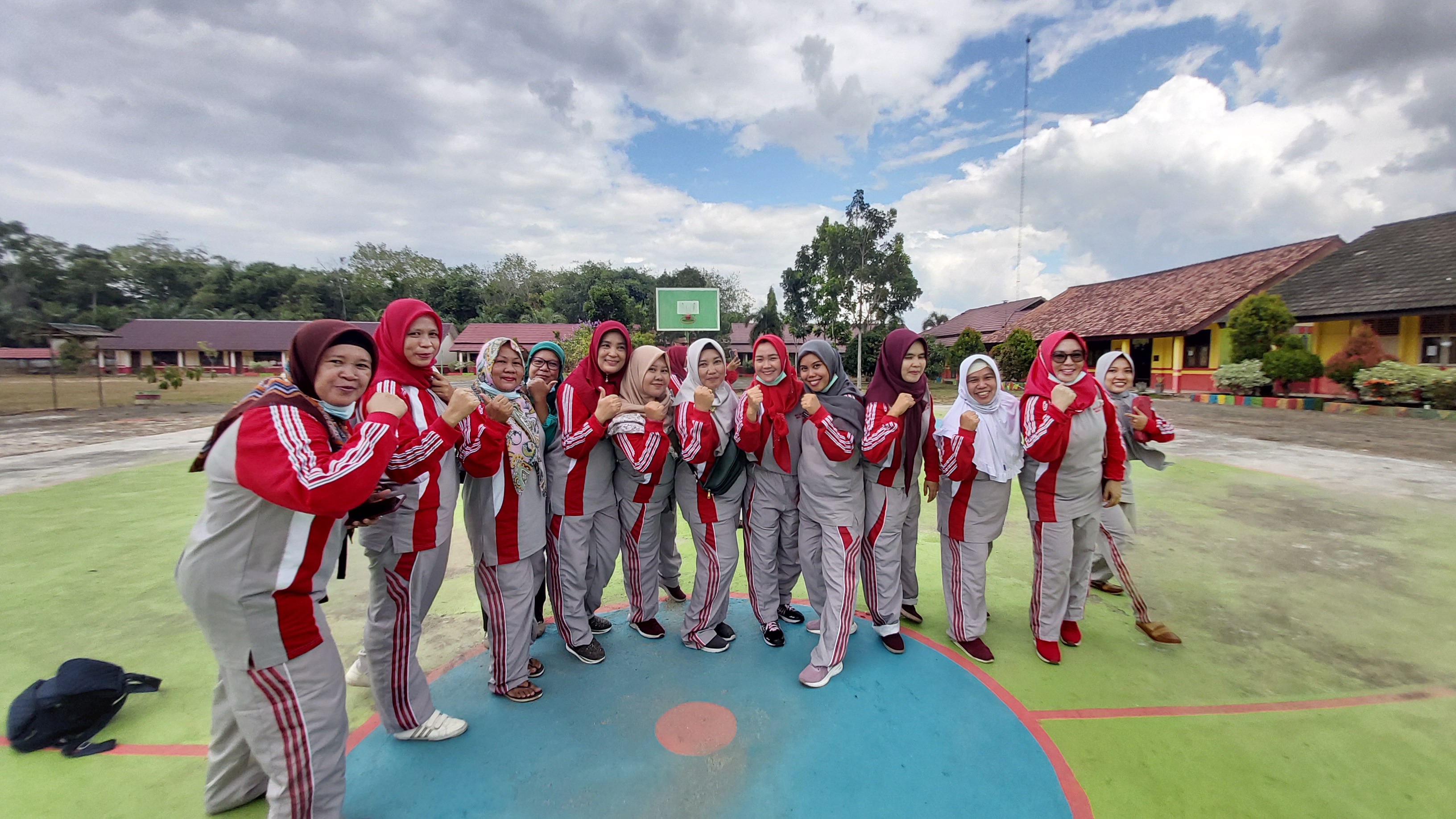 KELUARGA BESAR SMAN 1 LUBAI ULU