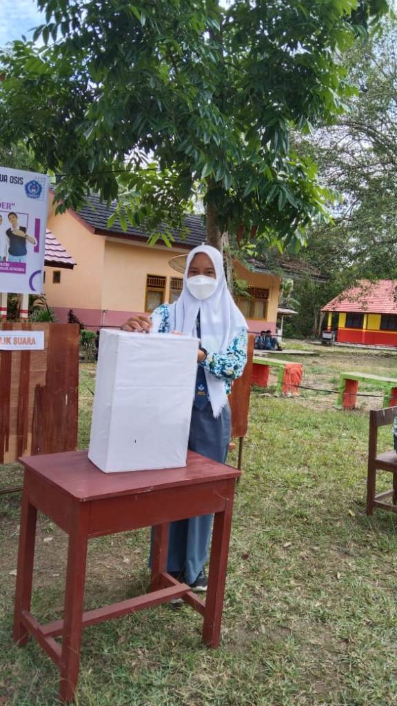 PEMILIHAN DAN PELANTIKAN KETUA OSIS, DAN WAKIL BESERTA PENGURUS OSIS PERIODE 2021 - 2022