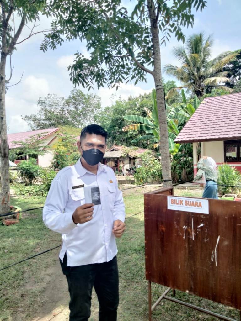 PEMILIHAN DAN PELANTIKAN KETUA OSIS, DAN WAKIL BESERTA PENGURUS OSIS PERIODE 2021 - 2022