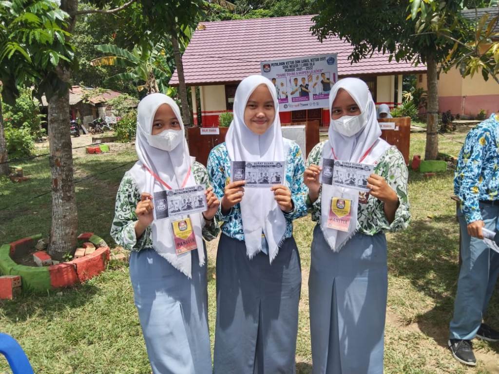 PEMILIHAN DAN PELANTIKAN KETUA OSIS, DAN WAKIL BESERTA PENGURUS OSIS PERIODE 2021 - 2022