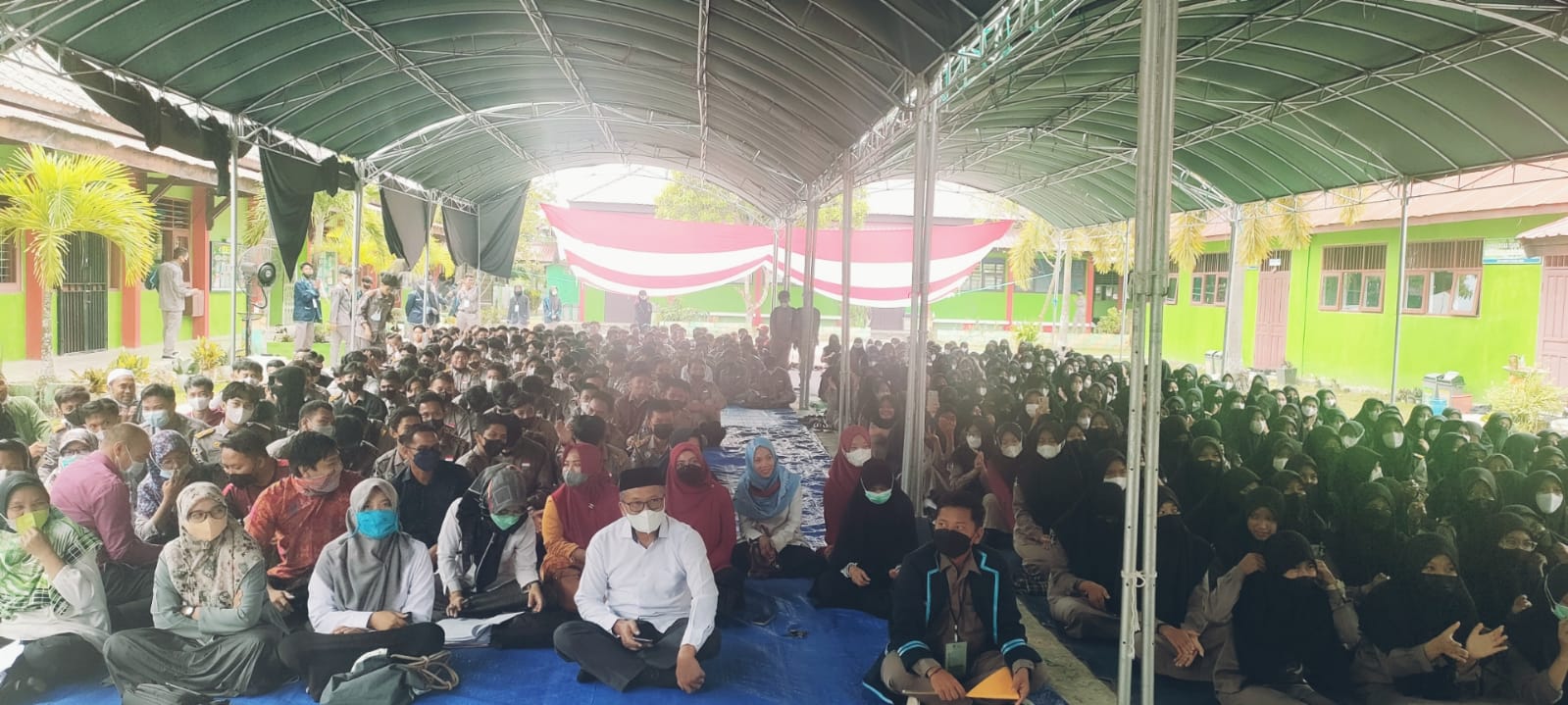Pesantren kilat Ramadhan atau biasa disingkat dengan Sanlat, merupakan salah satu kegiatan yang biasa dilaksanakan di bulan Ramadhan.