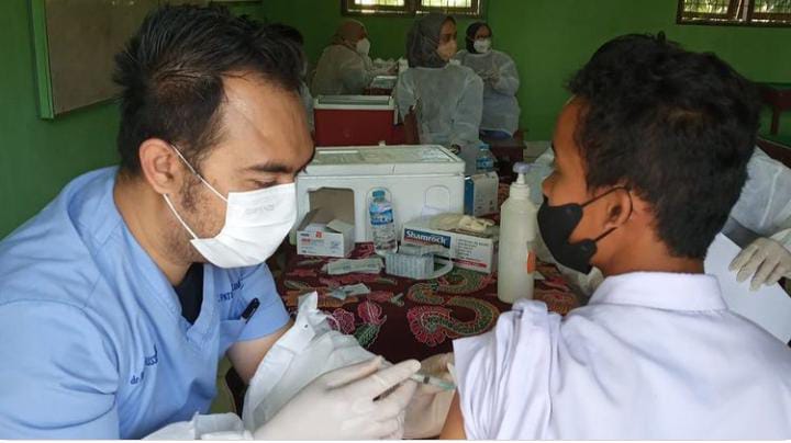 VAKSINASI TAHAP 1 SISWA/I SMA N 1 NAMORAMBE