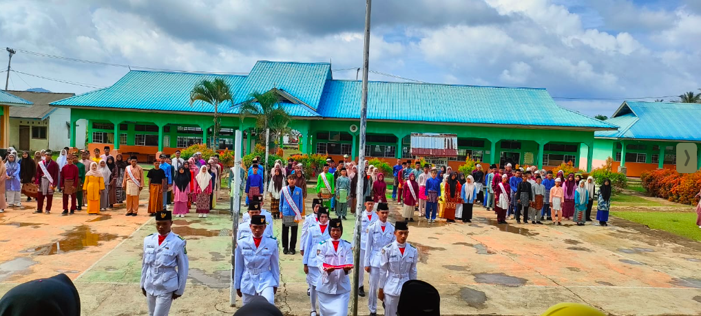 Kobarkan Semangat Pemuda! SMAN 1 Pulau Tiga Barat Gelar Upacara Peringatan Hari Sumpah Pemuda 2025