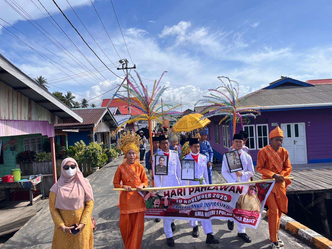 🇮🇩 Siswa SMAN 1 Pulau Tiga Barat Gelar Pawai dan Drama Kepahlawanan