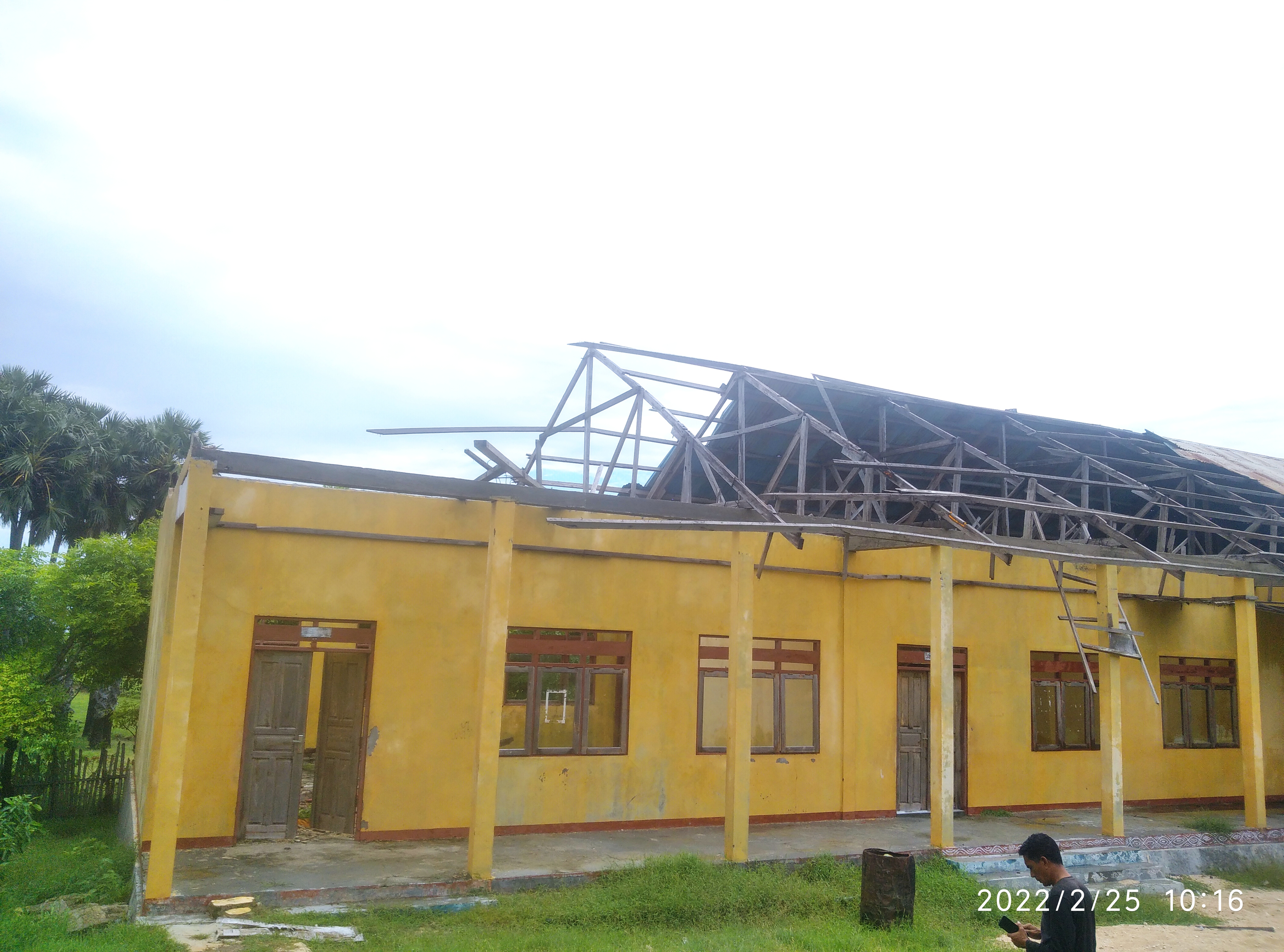 Gedung Rusak
