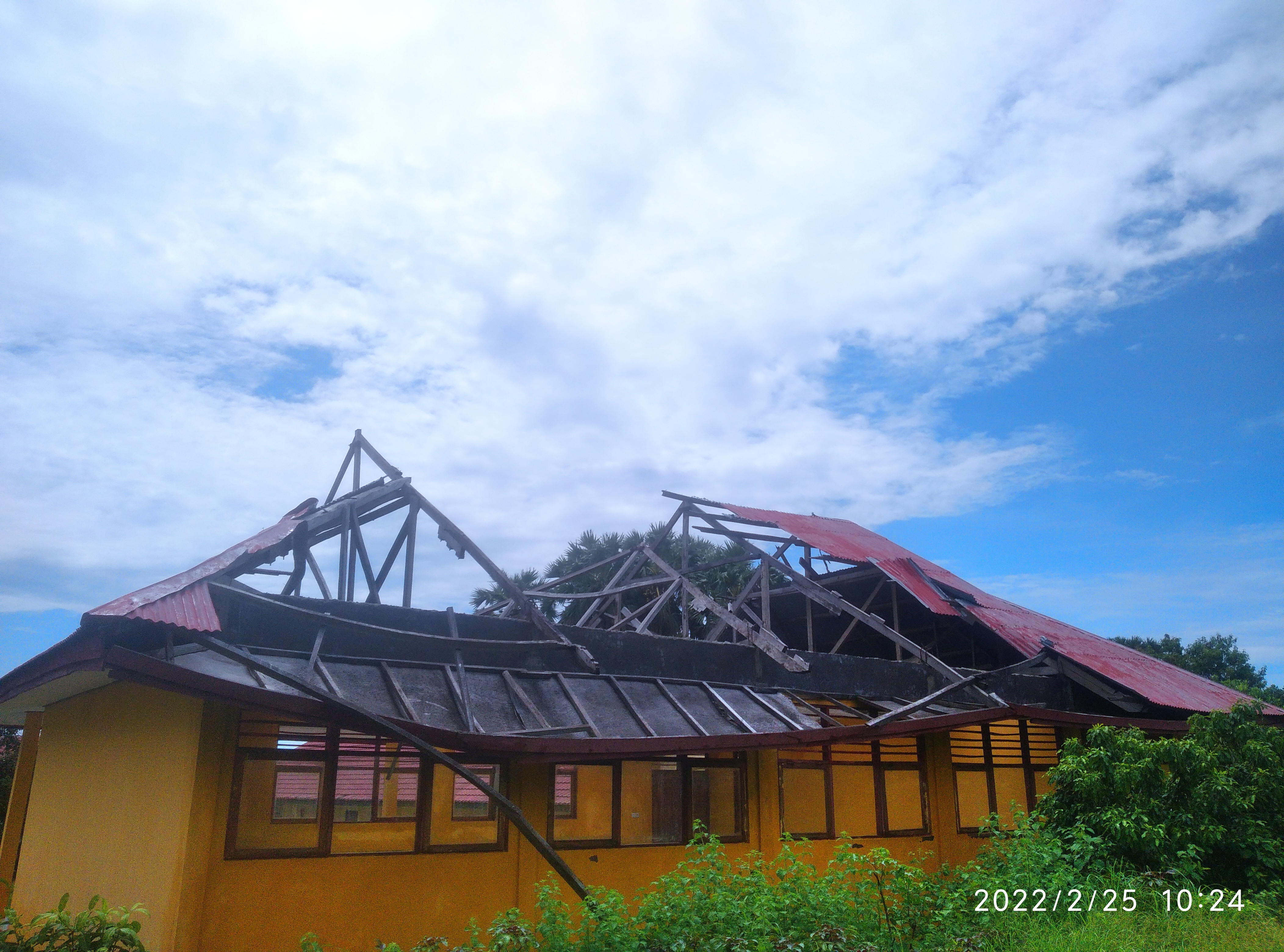 Gedung Rusak