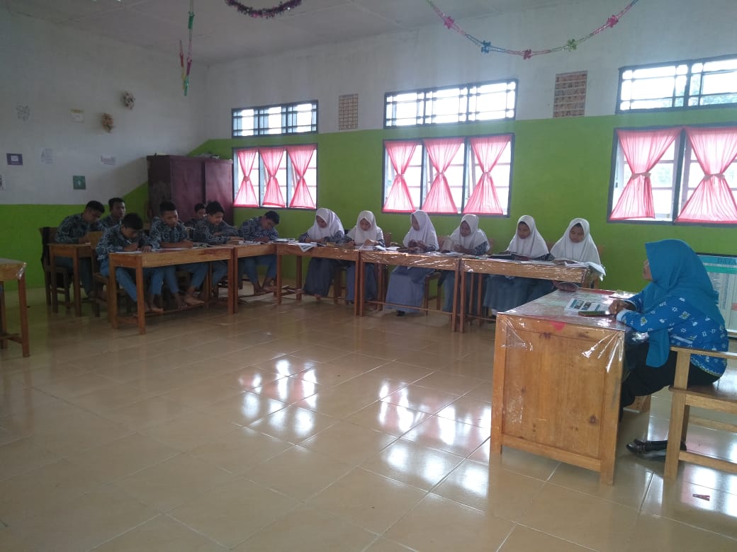 Kondisi Siswa/i SMAN 1 Ranto Baek Belajar di Kelas