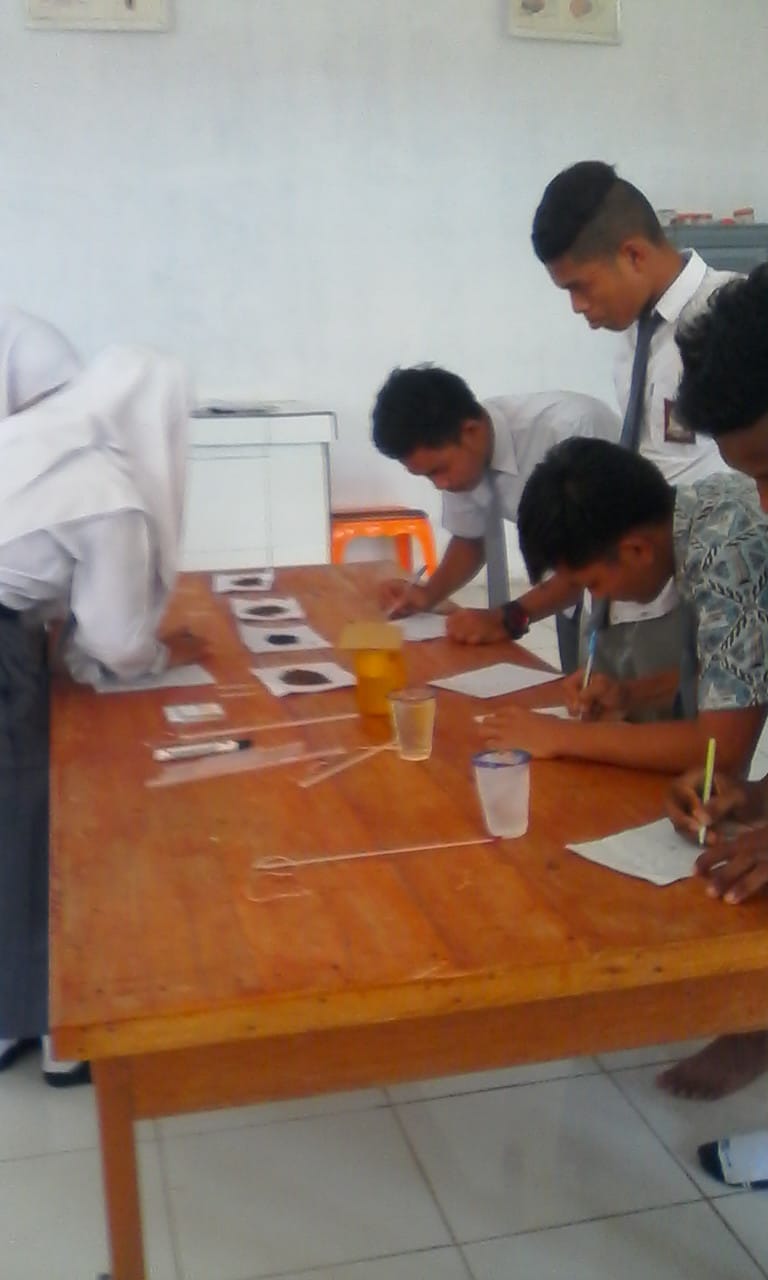 Bantuan dari Pemerintah berupa Alat-Alat Laboratorium