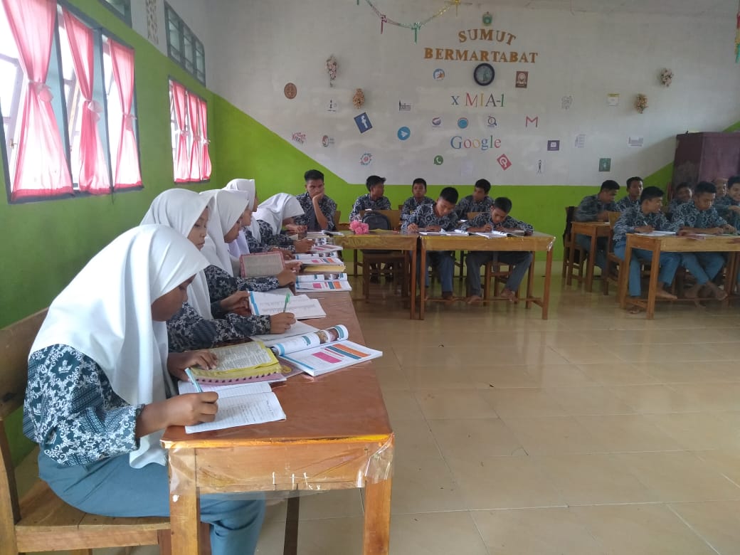 Kondisi Siswa/i SMAN 1 Ranto Baek Belajar di Kelas