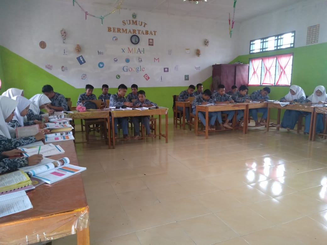 Kondisi Siswa/i SMAN 1 Ranto Baek Belajar di Kelas