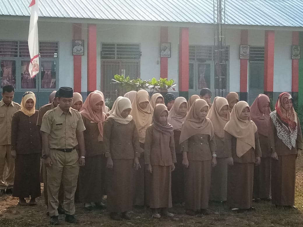 Guru dan Staf SMAN 1 Ranto Baek
