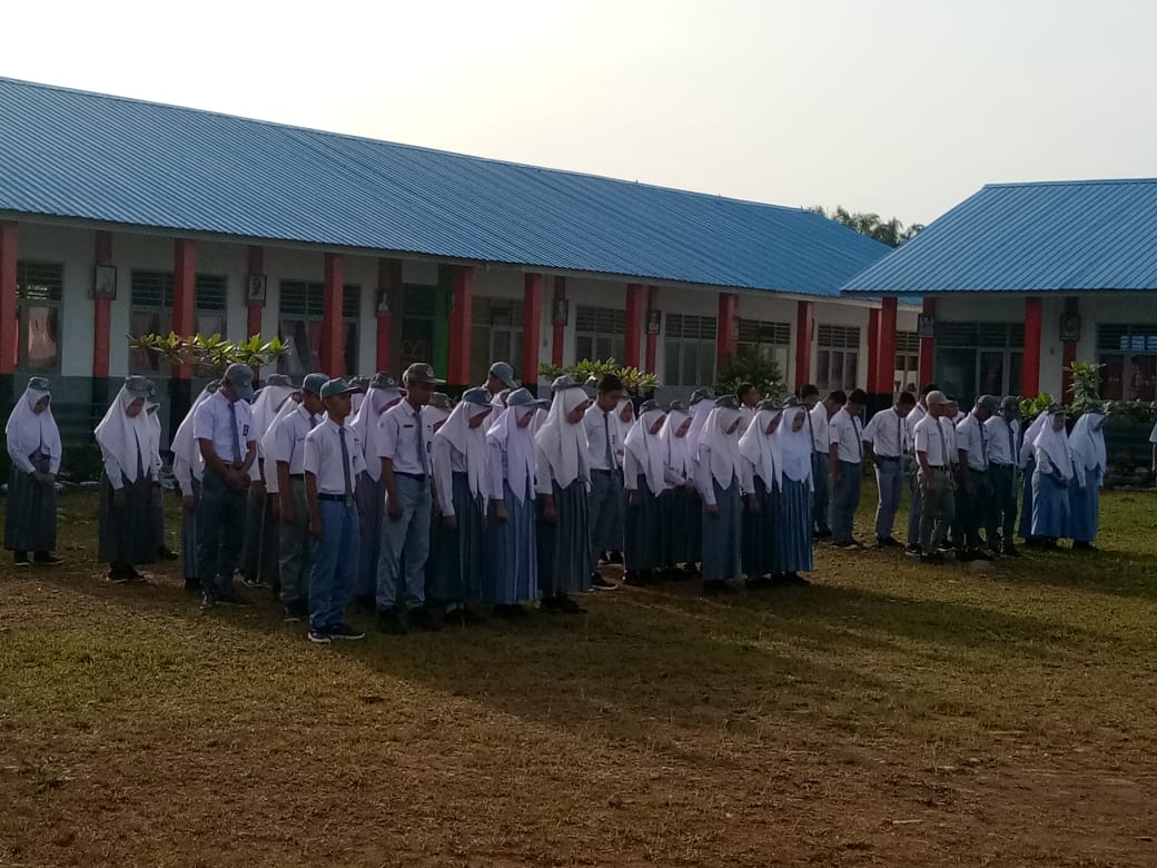 Upacara Bendera Hari Senin di SMAN 1 Ranto Baek