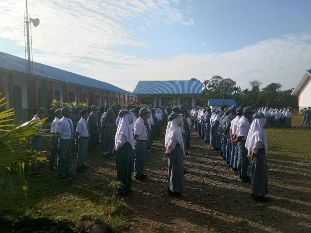 Upacara Bendera Hari Senin di SMAN 1 Ranto Baek