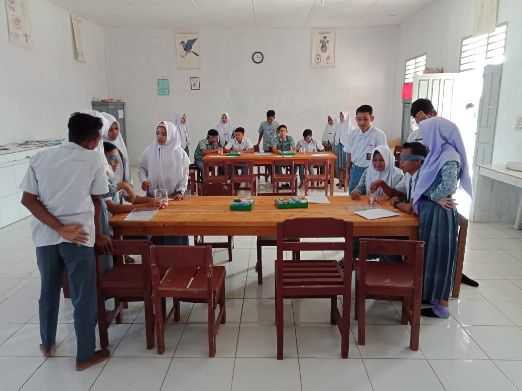 Bantuan dari Pemerintah berupa Alat-Alat Laboratorium