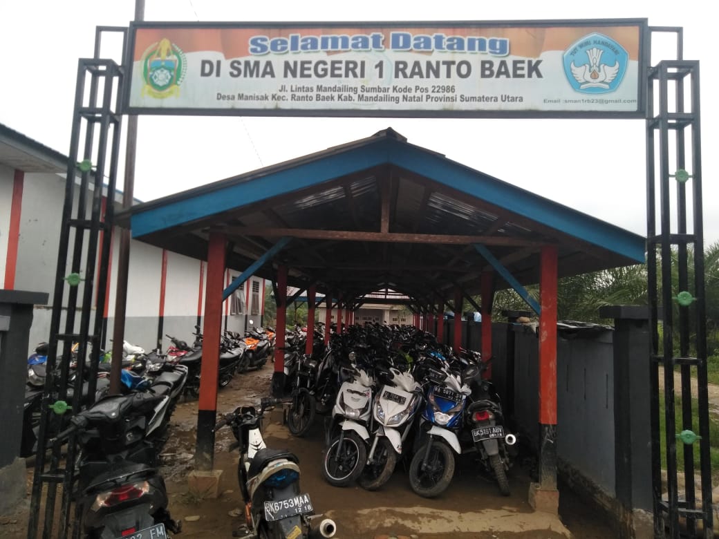 Kondisi Tempat Parkir SMAN 1 Ranto Baek