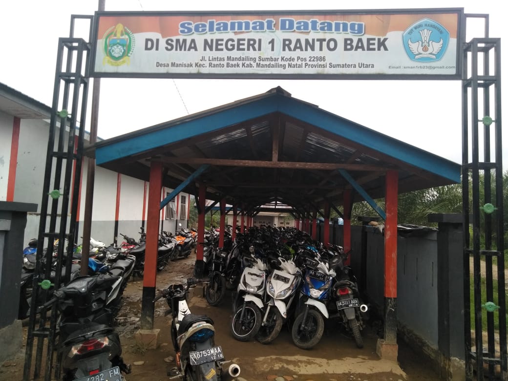 Kondisi Tempat Parkir SMAN 1 Ranto Baek