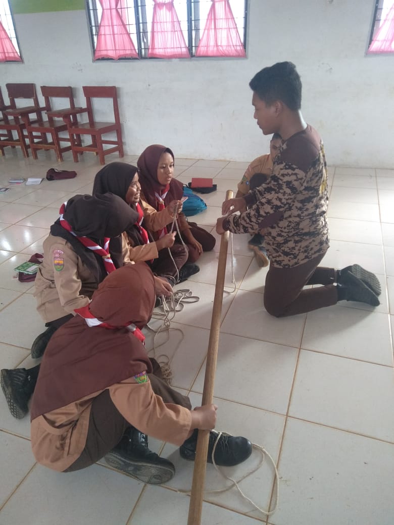 Pemberian Materi Tali-Temali