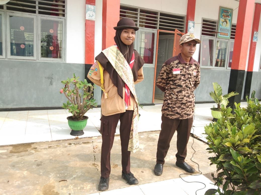 Penancapan Adat Ambalan di SMAN 1 Ranto Baek