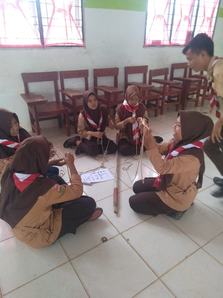 Pemberian Materi Tali-Temali