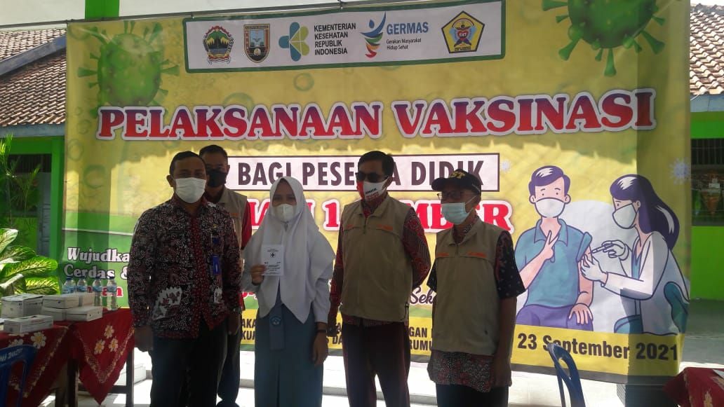 Kegiatan Vaksinasi SMAN 1 SUMBER
