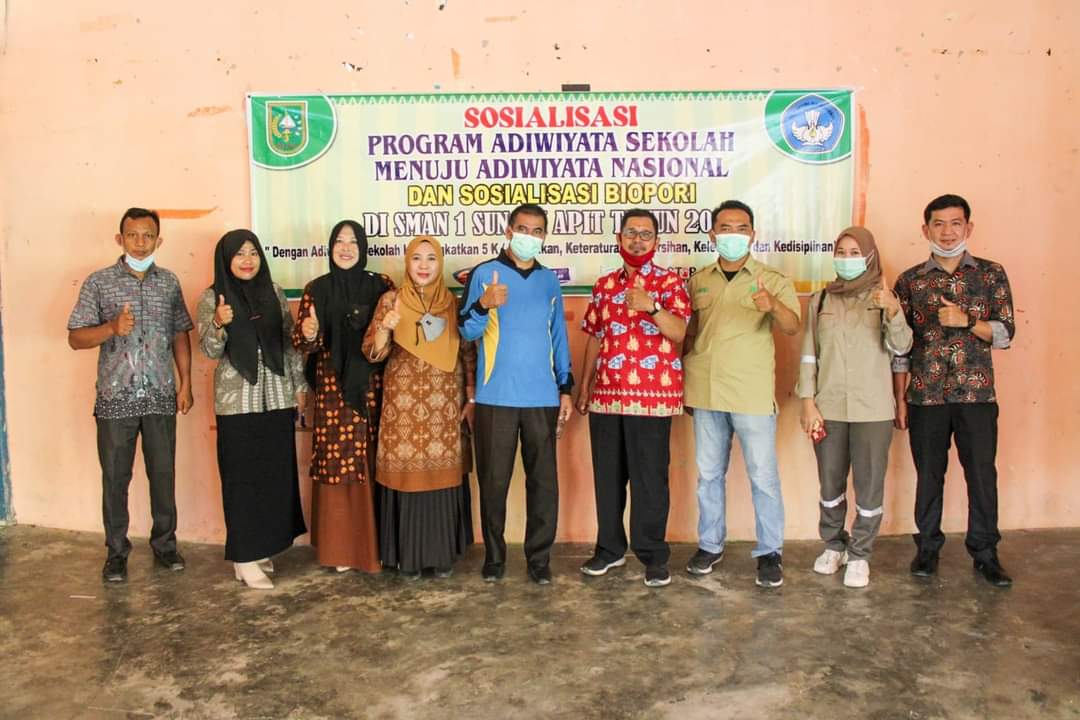 Sosialisasi Program Adiwiyata Sekolah Menuju Adiwiyata Nasional dan Sosialisasi Biopori Di SMAN 1 Sungai Apit